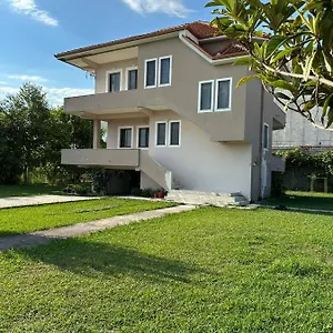 https://hostel-rinas.hotels-in-tirana.com