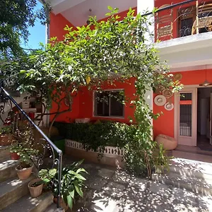 https://tirana-coliving.hotels-in-tirana.com